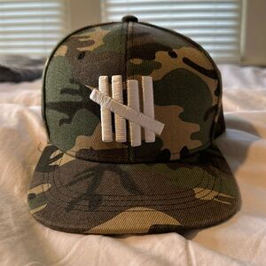 CAMO SNAPBACK BALLCAP/HAT